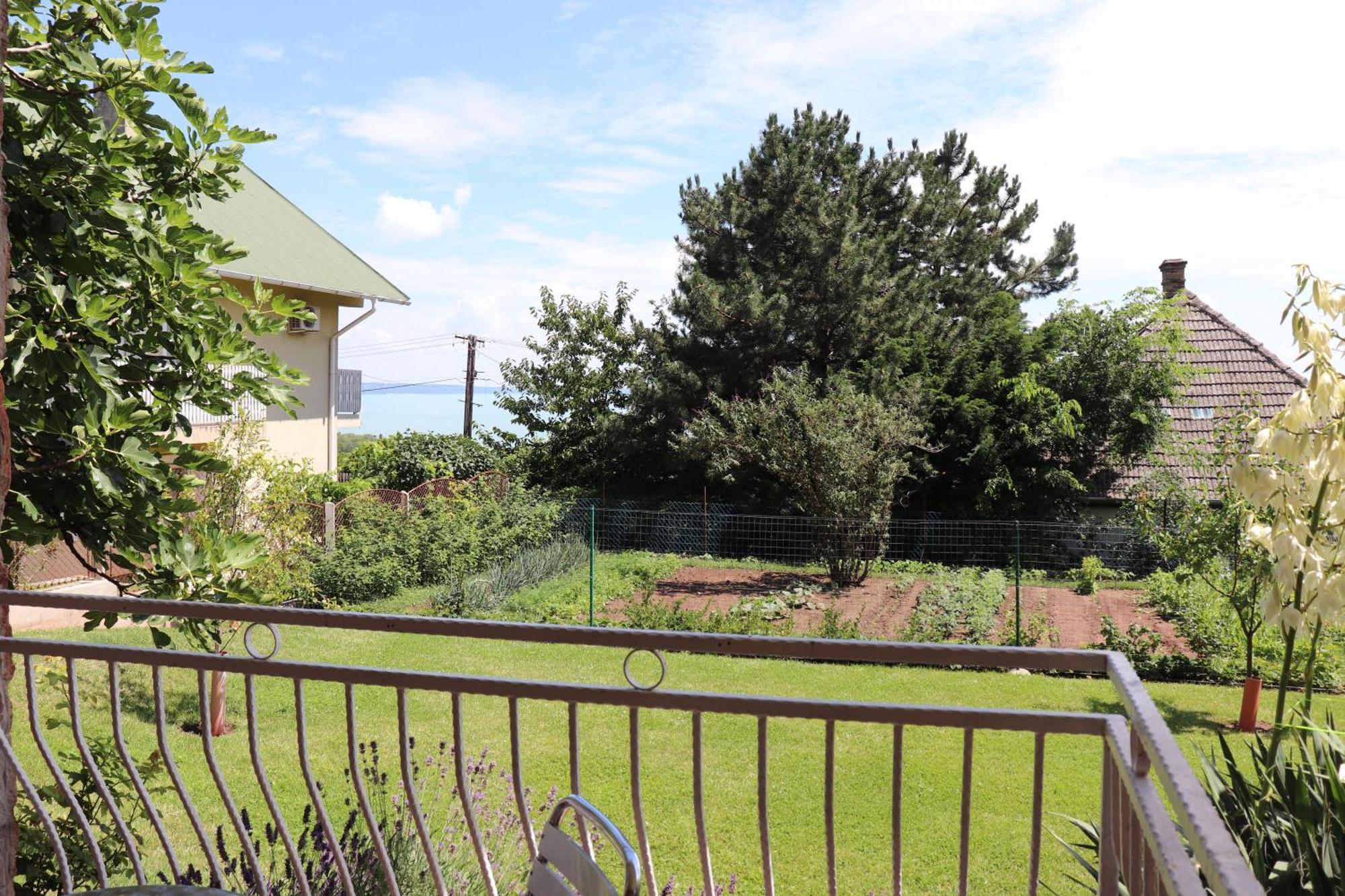 Gyoengyoem Apartman Balatonalmádi Exterior foto